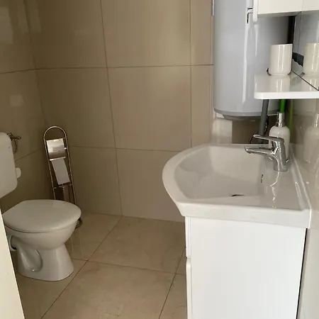 Tolo Apartman *